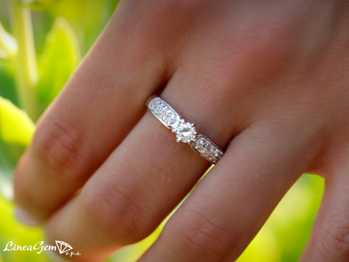 anello diamante naturale oro bianco 18kt lineagem